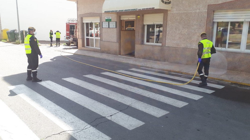 La UME apoya las labores de desinfección del Ayuntamiento con una segunda visita a Vícar