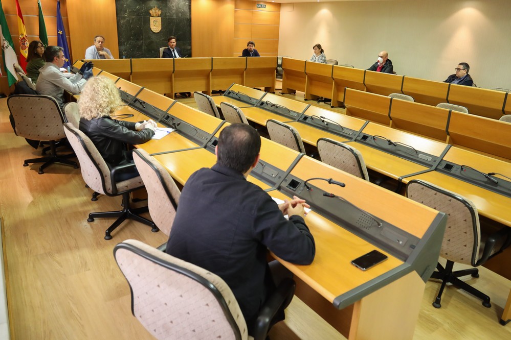 Reunión técnica para la organización y gestión del Servicio Municipal de Agua que a partir del 1 de mayo prestará de manera directa el Ayuntamiento a través de DUE