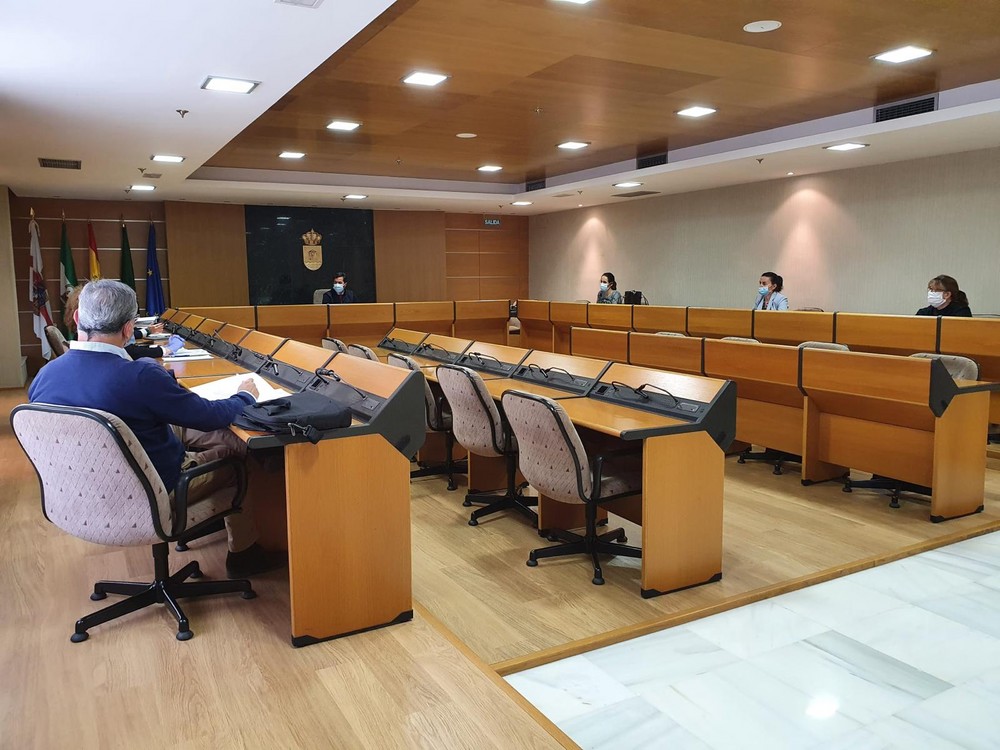 Ayuntamiento, Distrito Sanitario Poniente y Salud se reúnen para tratar los protocolos de actuación sanitarios e higiénicos frente al COVID-19 en la Residencia de Mayores