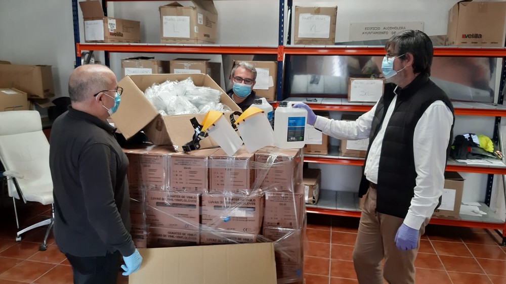 El Ayuntamiento de Adra recibe más material de protección frente a la COVID-19