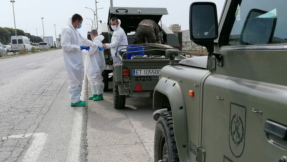  La Legión se desplaza a Adra para apoyar las labores de desinfección llevadas a cabo por el Ayuntamiento