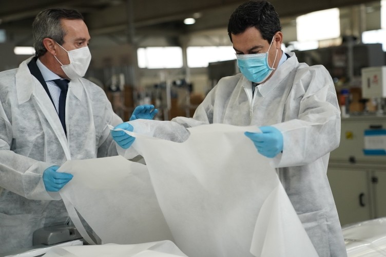 Moreno apuesta por el autoabastecimiento ante el coronavirus a través de empresas con producción en Andalucía