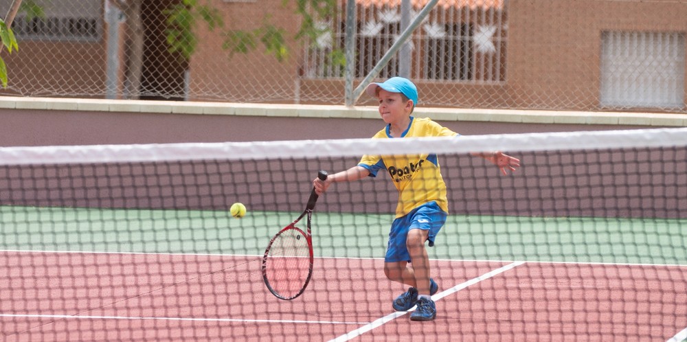 El tenis almeriense espera expectante saber cuándo podrá reanudar su actividad y en qué condiciones