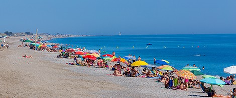 El Ejido aprueba por unanimidad solicitar medidas excepcionales para los servicios de temporada en playas debido a la pandemia