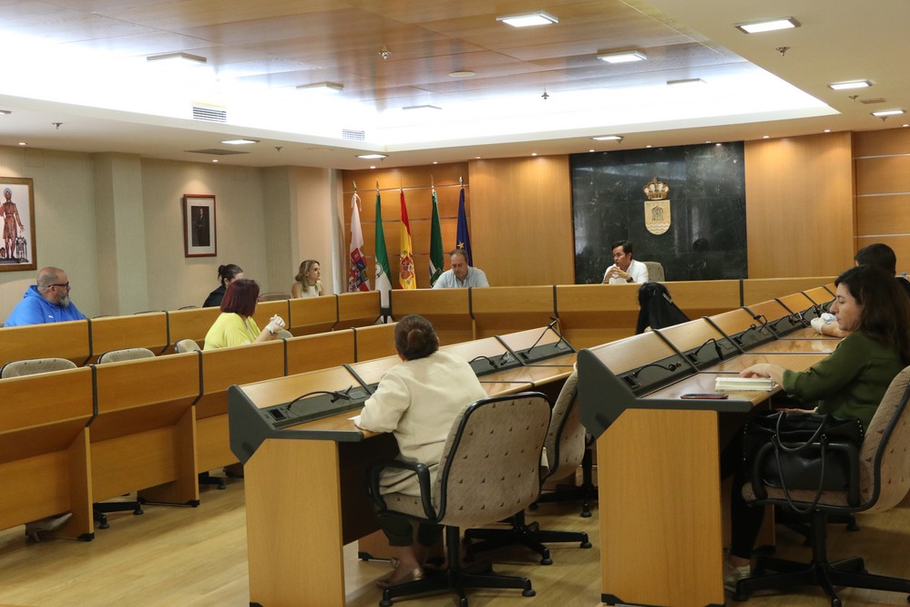 Sectores de comercio y hostelería conocen las medidas excepcionales adoptadas para la desescalada