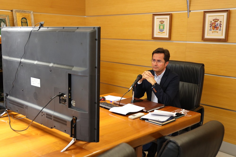 El alcalde de El Ejido mantiene una videoconferencia para garantizar la oferta turística esta temporada