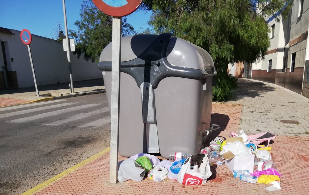 El Grupo Municipal Socialista demuestra al alcalde y al gobierno local la falta de limpieza en barrios y núcleos de El Ejido con un dossier de imágenes que recogen el estado de aceras, calles y solare