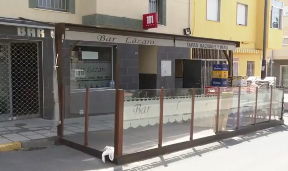 Vícar amplía la autorización para instalar terrazas en la vía pública a bares y cafeterías, incluso si no tenían antes