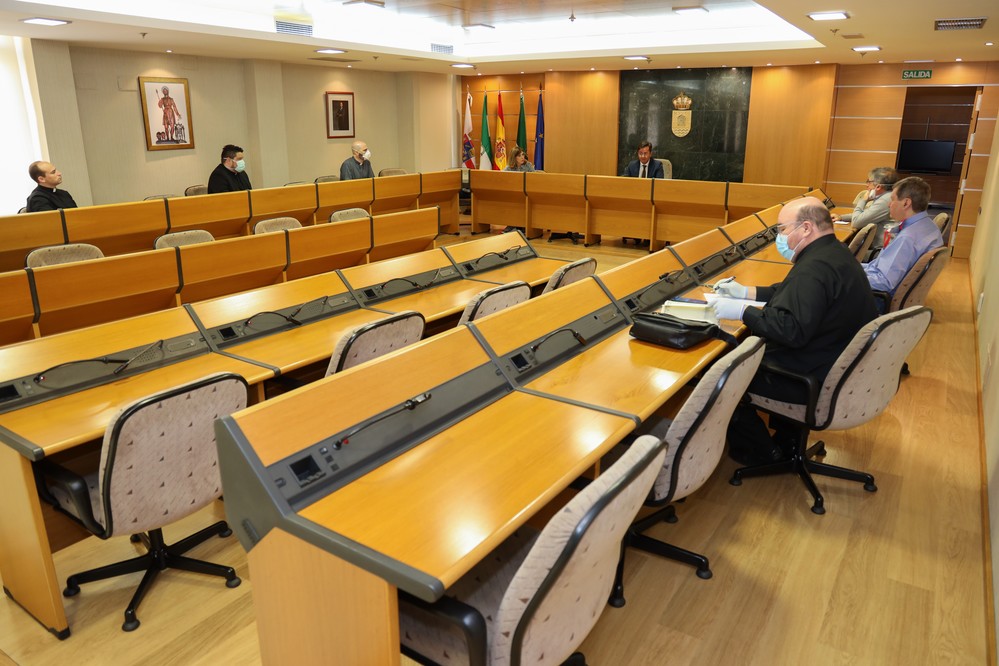 El alcalde y los párrocos de El Ejido acuerdan celebrar sólo la misa sin procesión en las fiestas patronales de los núcleos