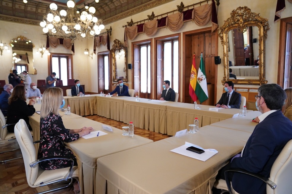 Moreno aboga en Almería por la coordinación entre administraciones para hacer frente a las consecuencias del coronavirus en Andalucía