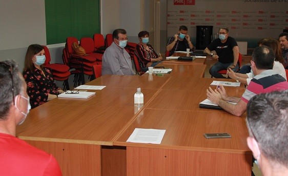 El PSOE de El Ejido abre vías de diálogo con los representantes sindicales de trabajadores municipales para la implantación del teletrabajo
