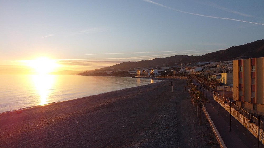Adra refuerza la difusión de recomendaciones para los usuarios que acudan a las playas desde el 25 de mayo