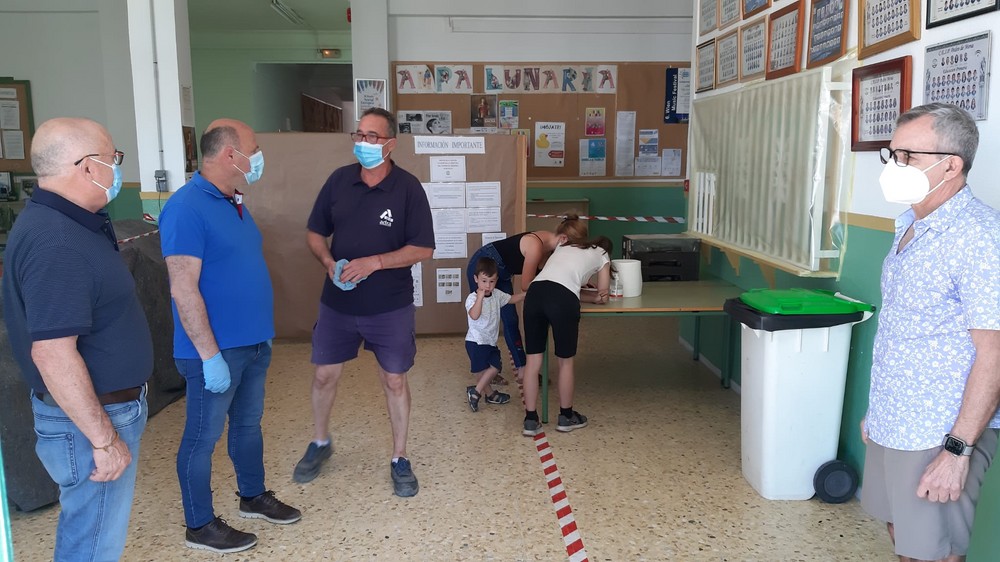El Ayuntamiento de Adra continúa con las labores de limpieza y desinfección de los colegios