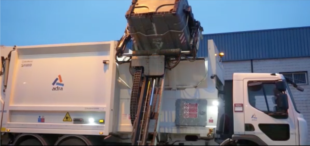 El Ayuntamiento de Adra da luz verde a la adquisición de 30 nuevos contenedores para residuos sólidos urbanos