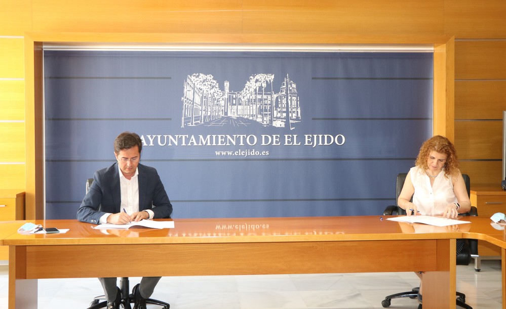 Ayuntamiento de El Ejido y Colegio Oficial de Gestores en la delegación de Almería firman un convenio de colaboración en materia de gestión tributaria