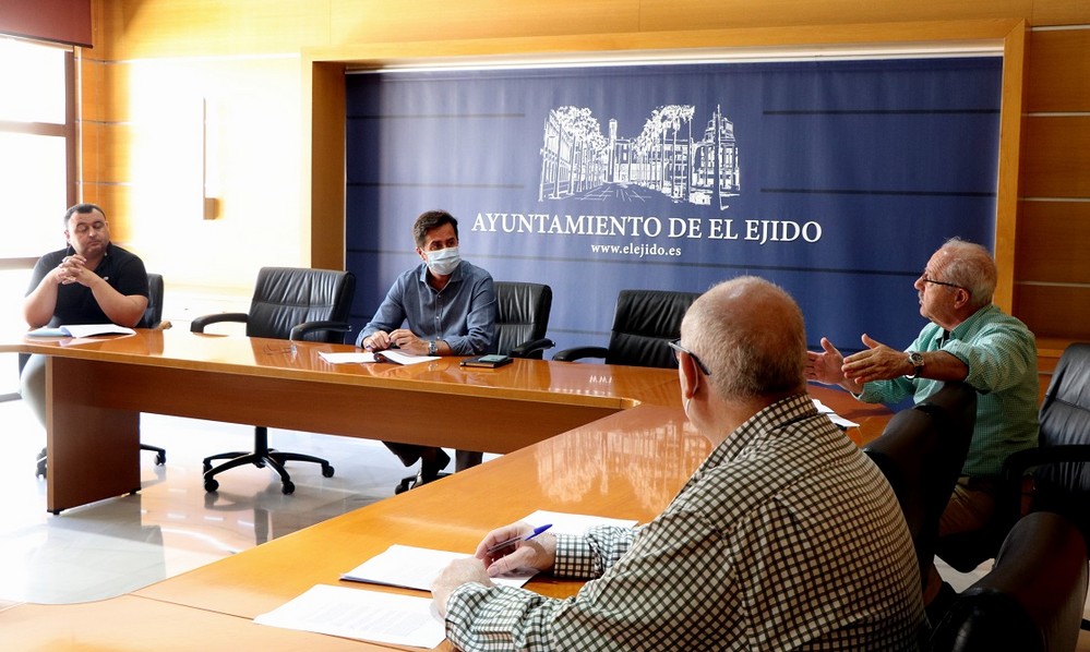 El Ayuntamiento de El Ejido mantiene reuniones para coordinar los aspectos jurídicos y técnicos de la primera Ordenanza en ‘Prevención y Control de Moscas y Mosquitos’ de Andalucía