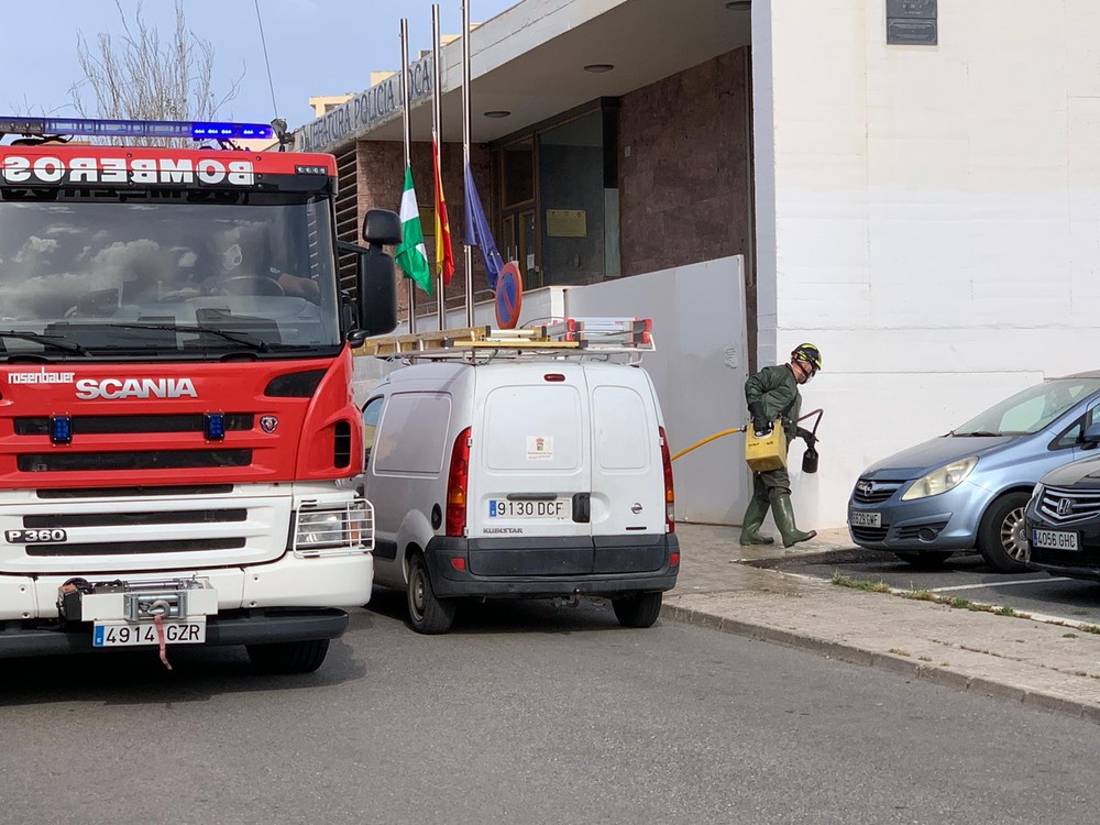Los Bomberos del Poniente refuerzan hoy las tareas de desinfección en Vícar