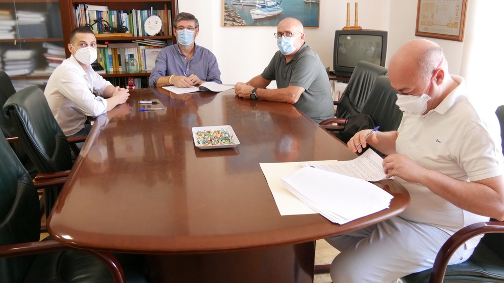 Manuel Cortés firma un convenio de colaboración con la UPTA para fomentar el trabajo autónomo en el municipio