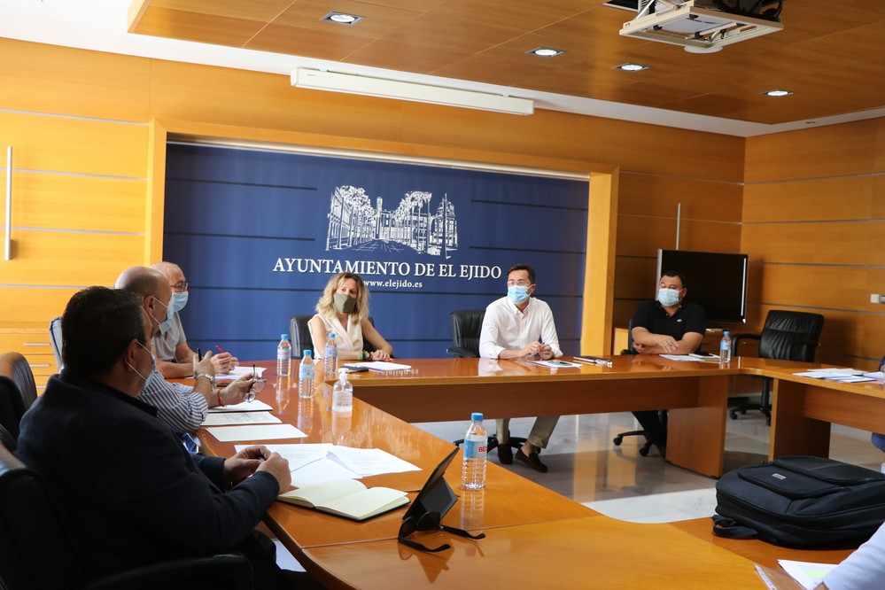 El Ejido incluye sus sugerencias en el anteproyecto de la primera Ordenanza en ‘Prevención y Control de Moscas y Mosquitos’