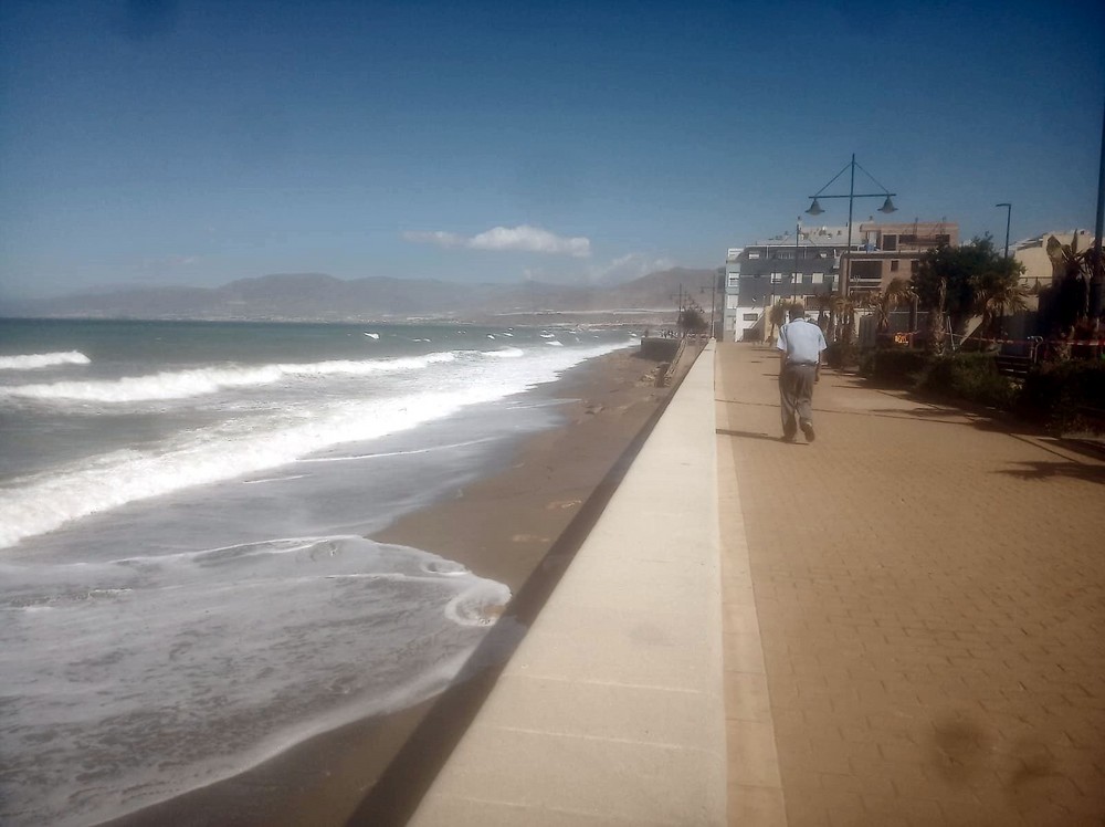 El Gobierno invierte 89.600 euros para la aportación de 11.500m3 de arena en las playas de Balerma y Guardia Viejas