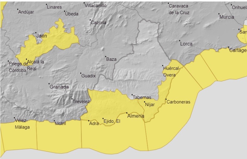La AEMET activa doble alerta amarilla por viento de Poniente y fenómenos costeros en el Poniente