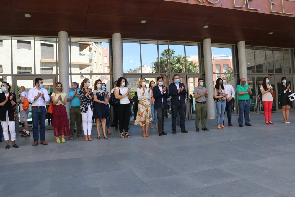 El Ejido guarda un minuto de silencio por el triple asesinato de Úbeda