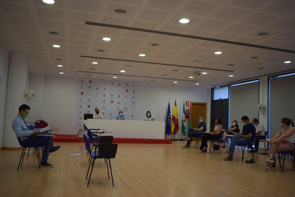 PP y Vox abandonan el Pleno del Consistorio de Vícar celebrado en la Casa de la Juventud y el Deporte