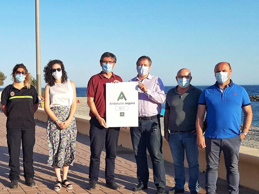 Adra se convierte en la primera localidad almeriense en contar con el distintivo ‘Andalucía Segura’ en cuatro de sus playas