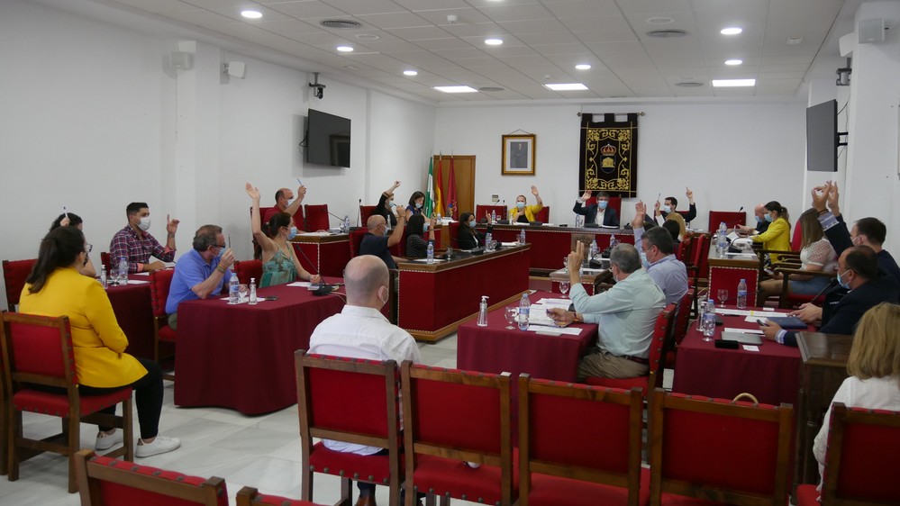 Adra recibe un archivo histórico sobre la construcción del puente de Puente del Río