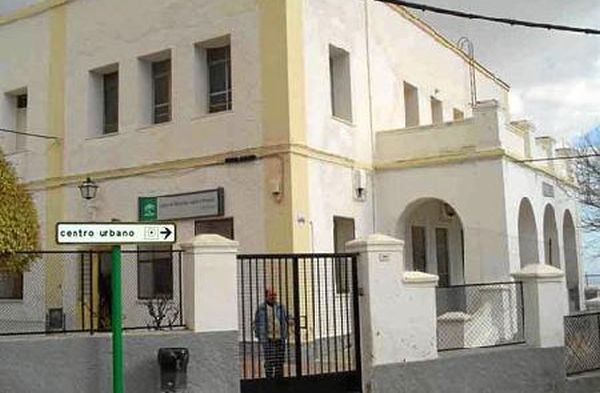 Dalías vuelve a exigir a la Junta de Andalucía soluciones para el CEIP Luis Vives