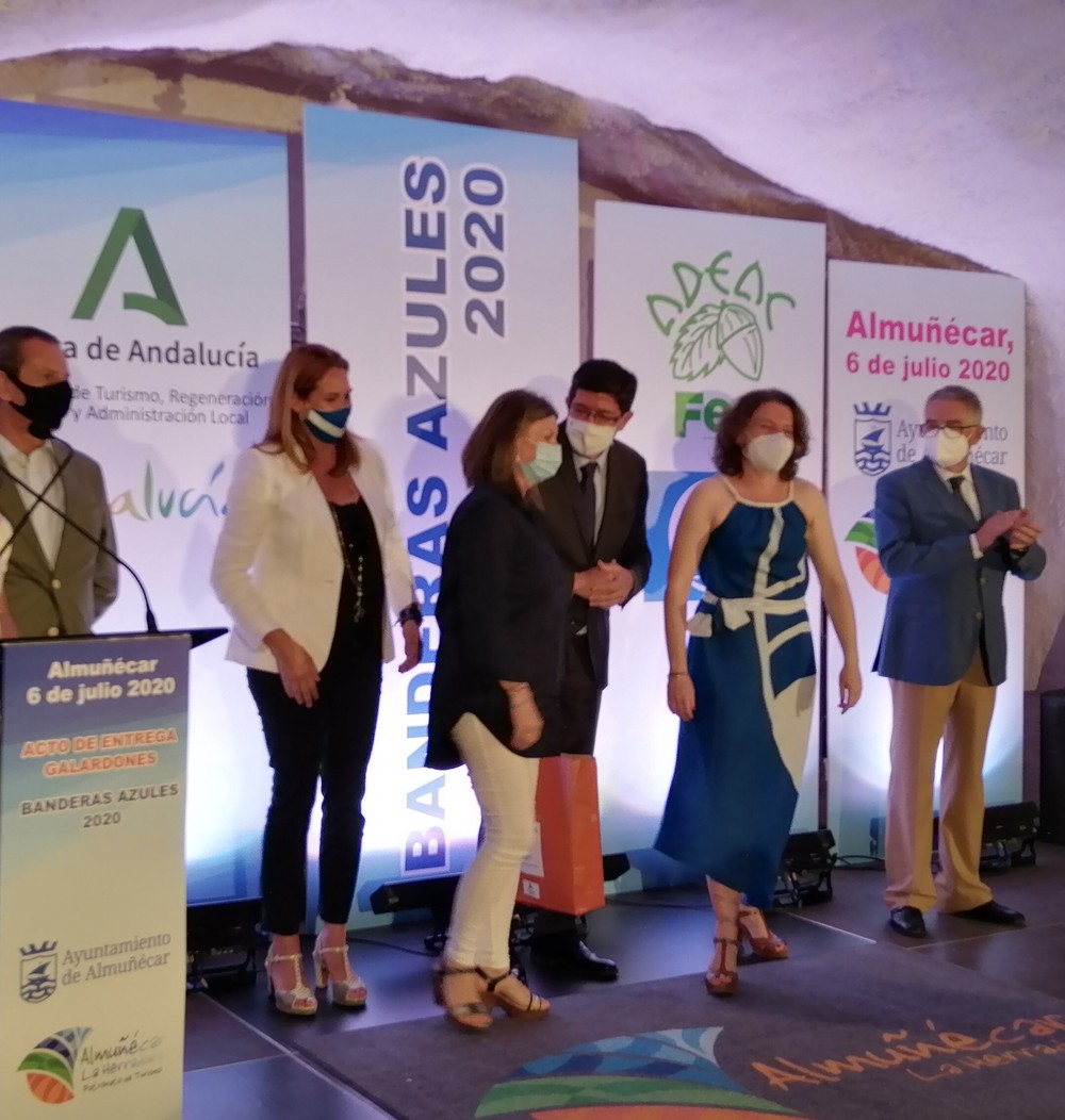 El Ejido recoge las cuatro banderas azules otorgadas a sus playas en 2020