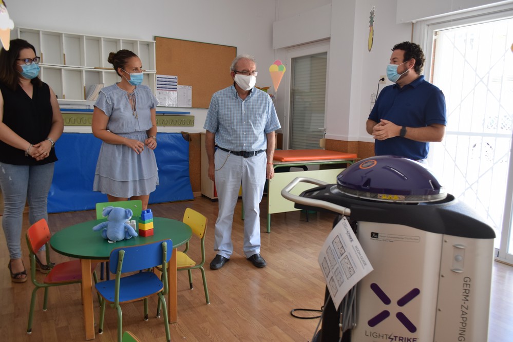 Un robot de alta tecnología capaz de descomponer el virus causante del COVID-19 llega a la guardería de La Gangosa