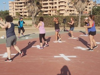 Arrancan las clases de 'Baile Moderno' y 'Gimnasia de Mantenimiento' organizadas por el IMD gratuitas, con aforo limitado y al aire libre