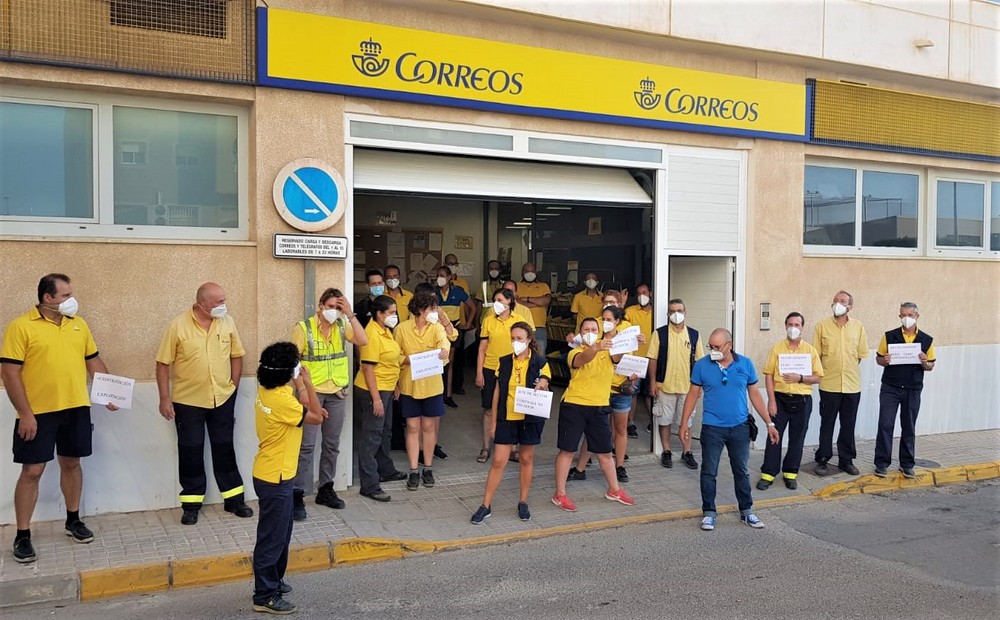 La plantilla de Correos en El Ejido  reclama aliviar la carga de trabajo y pide contrataciones