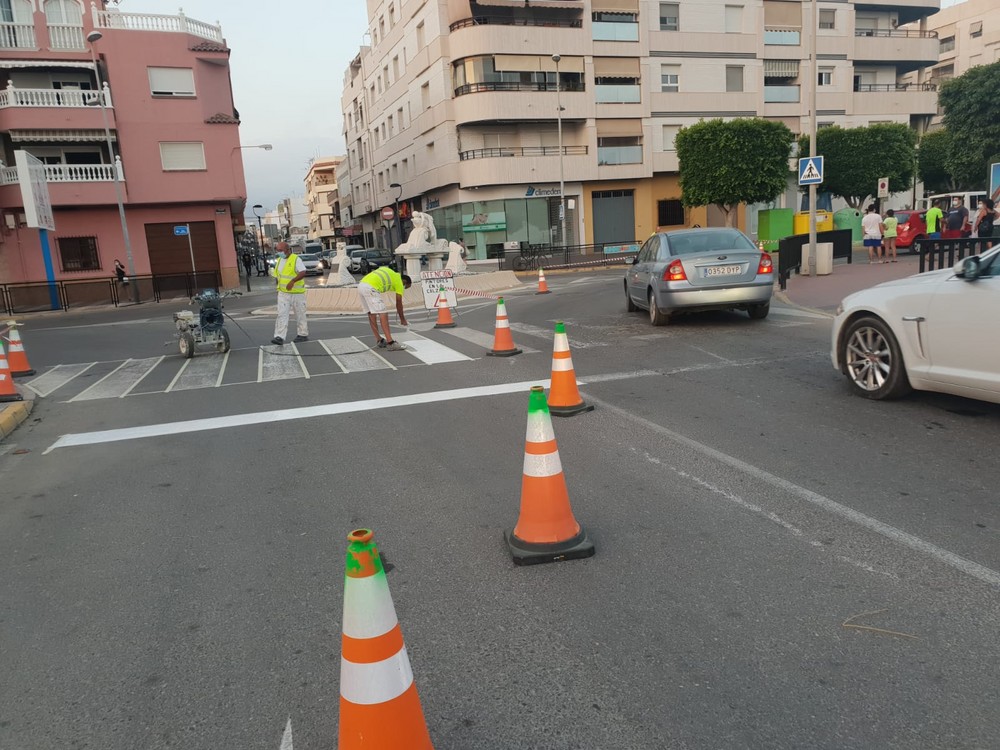 El Ayuntamiento intensifica los trabajos de repintado para reforzar la seguridad vial