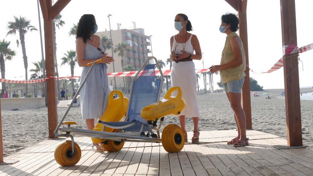 Adra garantiza la accesibilidad en sus playas con cuatro puntos para personas con movilidad reducida