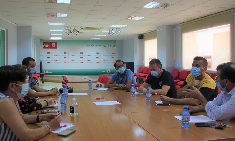 El PSOE de El Ejido se reúne con el comité de empresa de Aguas de El Ejido para valorar la nueva situación de su plantilla tras el rescate por parte del Ayuntamiento a través de DUE