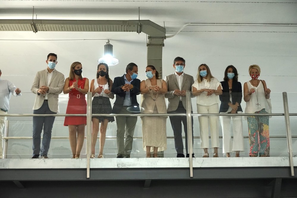 Cortés pone en valor la nueva pasarela de la lonja para promocionar la “excelencia” del sector pesquero