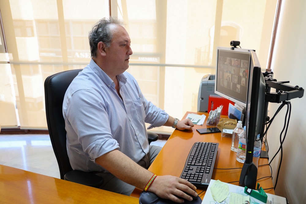 Rivera: “El PSOE ha dado vía libre al Gobierno de Sánchez para que meta la mano en el bolsillo de los ahorros de los Ayuntamientos”