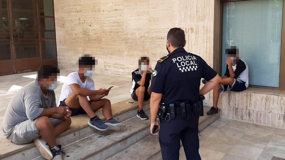 La Policía Local de El Ejido continúa sancionando a todos aquellos ciudadanos que no hacen uso de la mascarilla