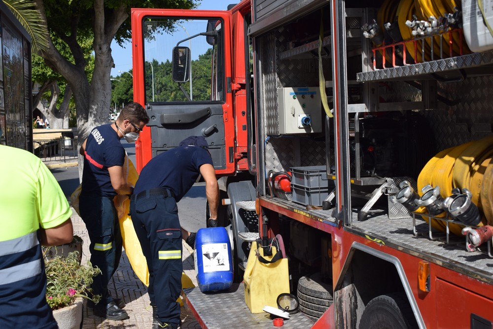 Bomberos del Poniente regresan a Vícar para colaborar con los servicios urbanos del Ayuntamiento en las tareas de limpieza y desinfección