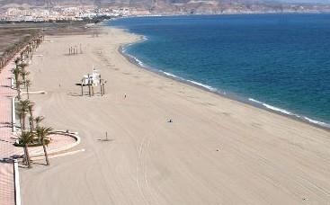 Nuevas restricciones en playas, centros de mayores, celebraciones y actividades al aire libre