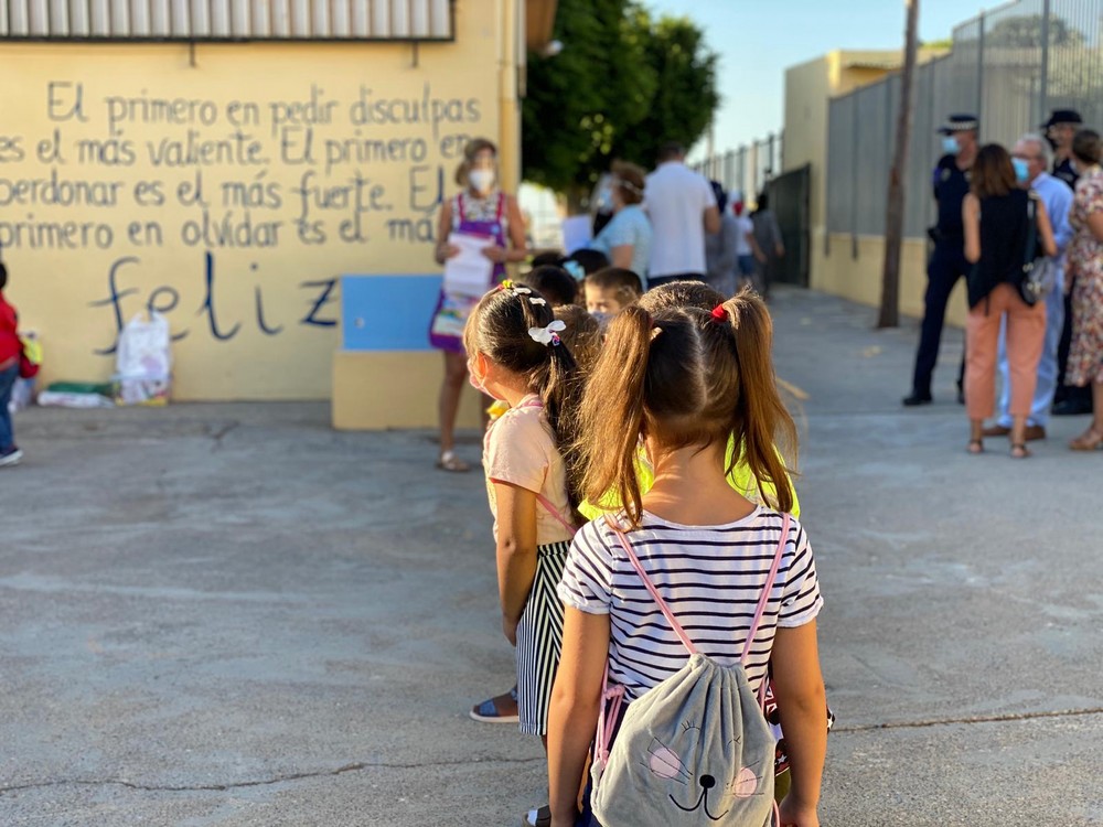 Unos 3.500 alumnos de Infantil y Primaria vuelven a las aulas en Vícar
