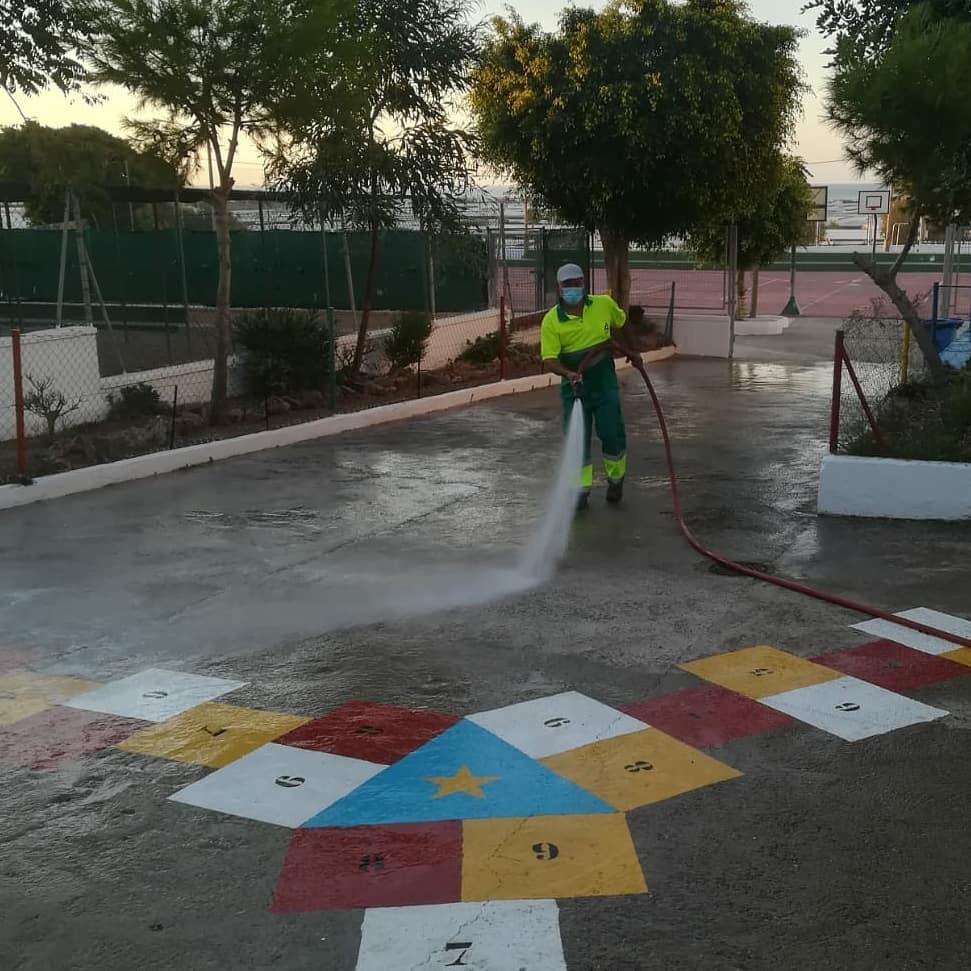 El Ayuntamiento se vuelca en la protección de los colegios para mitigar la preocupación de las familias