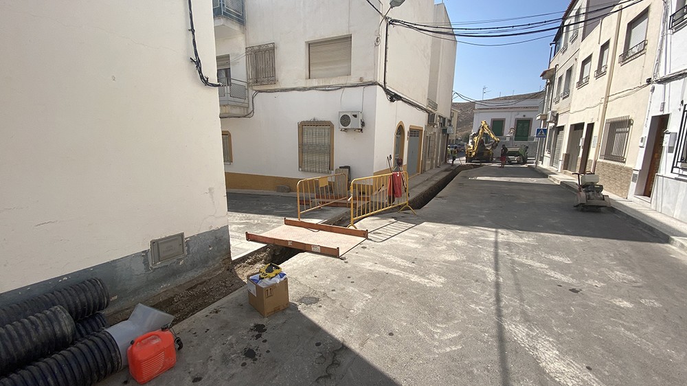 El Ayuntamiento de Berja refuerza la limpieza de imbornales y construye nuevos