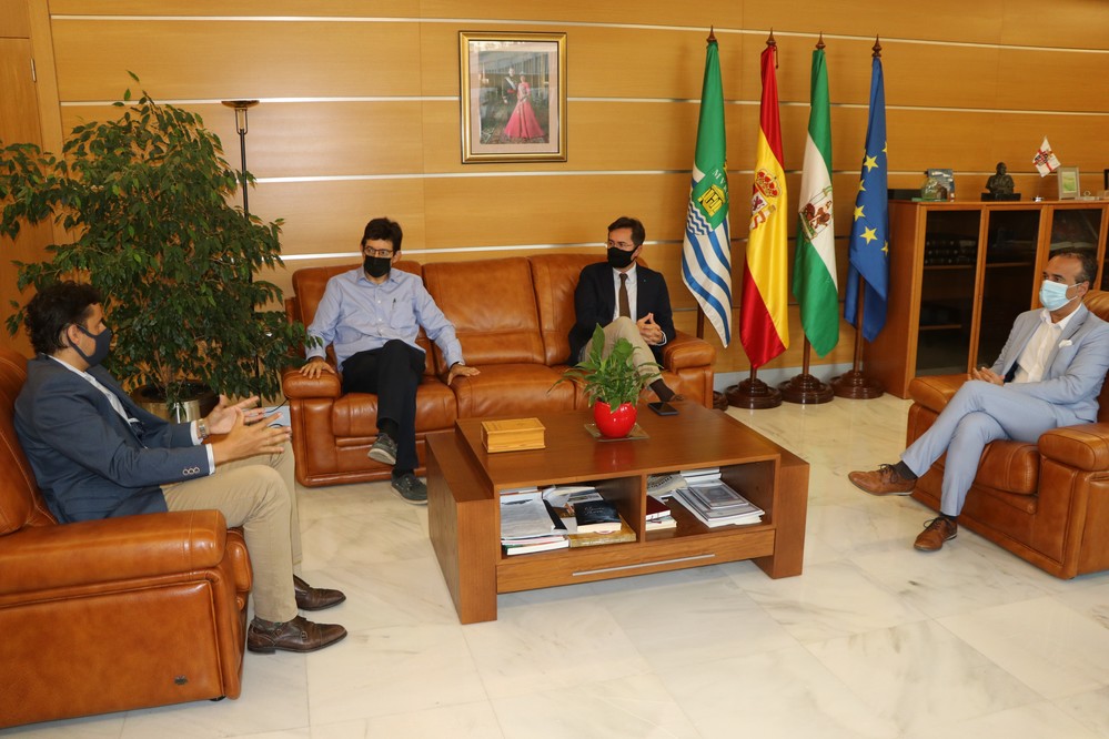 El Ayuntamiento de El Ejido se reúne con la la Escuela de Negocios Agroalimentarios ISAM