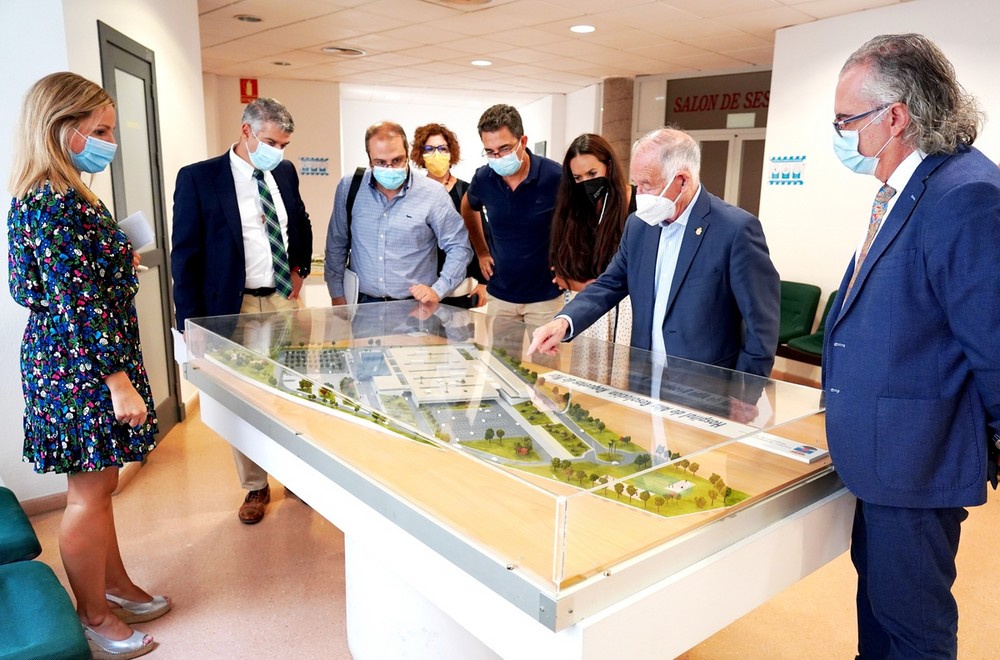 El equipo directivo de Torrecárdenas visita Roquetas de Mar para interesarse sobre el proyecto de nuevo Hospital