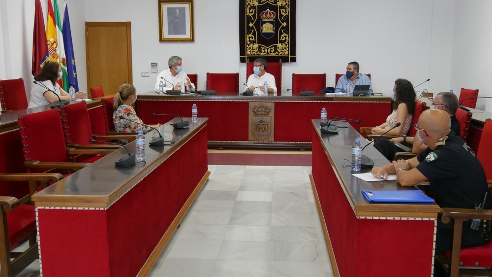 Ayuntamiento de Adra y Delegación de Salud lanzan un mensaje de “tranquilidad” y piden “prudencia”