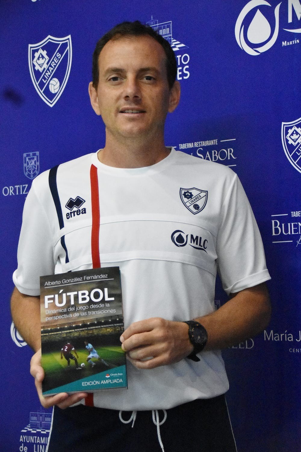 Alberto González, ex entrenador del CD El Ejido, presenta su libro sobre la importancia de las transiciones en el fútbol actual