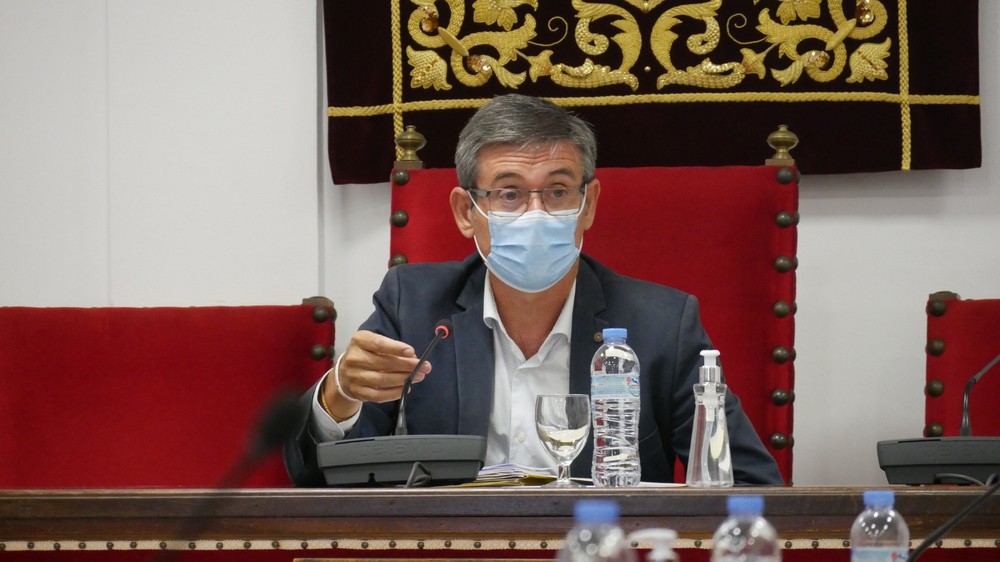 Adra da luz verde a incrementar en 345.000 euros los recursos para mitigar las consecuencias de la Covid-19